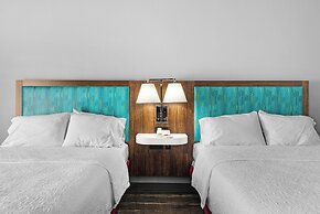 Hampton Inn & Suites Pensacola I-10 N at Univ. Town Plaza