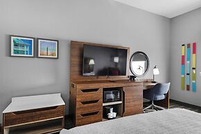 Hampton Inn & Suites Pensacola I-10 N at Univ. Town Plaza