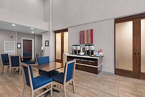 Hampton Inn & Suites Pensacola I-10 N at Univ. Town Plaza