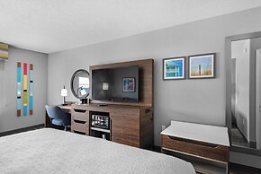 Hampton Inn & Suites Pensacola I-10 N at Univ. Town Plaza