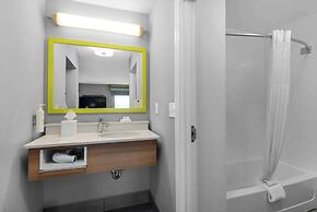 Hampton Inn & Suites Pensacola I-10 N at Univ. Town Plaza