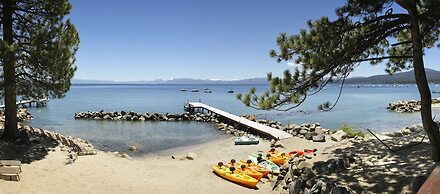 Red Wolf Lakeside Lodge