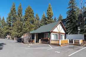 Red Wolf Lakeside Lodge