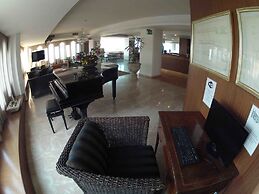 City Hotel