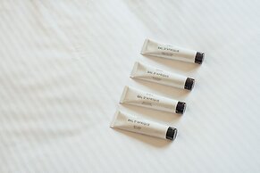 One King West Hotel & Residence