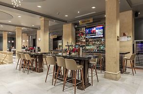 One King West Hotel & Residence