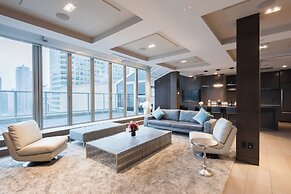 One King West Hotel & Residence