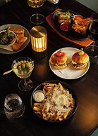 One King West Hotel & Residence