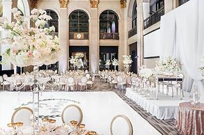 One King West Hotel & Residence