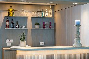 Amada Colossos Resort