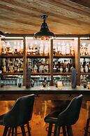 Historic Rocky Waters Inn, A Small Luxury Hotel