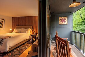 Historic Rocky Waters Inn, A Small Luxury Hotel