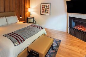 Historic Rocky Waters Inn, A Small Luxury Hotel