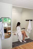 Historic Rocky Waters Inn, A Small Luxury Hotel