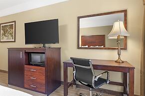 Best Western Plus Monica Royale Inn & Suites