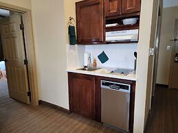 Best Western Plus Monica Royale Inn & Suites