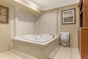 Best Western Plus Monica Royale Inn & Suites