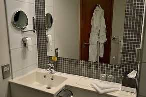 Holiday Inn Manchester-Central Park by IHG