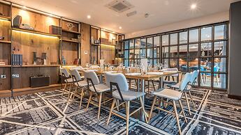 Holiday Inn Manchester-Central Park by IHG