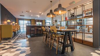 Holiday Inn Manchester-Central Park by IHG