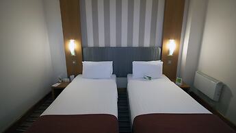 Holiday Inn Manchester-Central Park by IHG