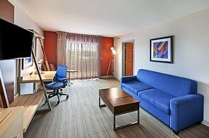 Holiday Inn Express Hotel & Suites Jenks by IHG