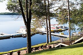 Maddens On Gull Lake