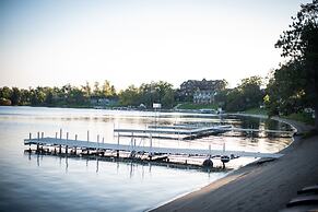 Maddens On Gull Lake