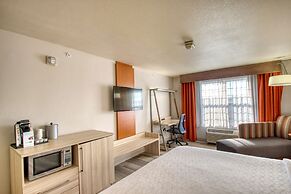 Holiday Inn Express Hotel & Suites Milwaukee Airport by IHG