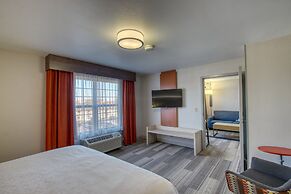 Holiday Inn Express Hotel & Suites Milwaukee Airport by IHG