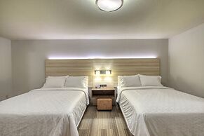 Holiday Inn Express Hotel & Suites Milwaukee Airport by IHG