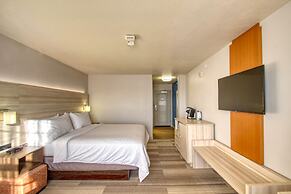 Holiday Inn Express Hotel & Suites Milwaukee Airport by IHG