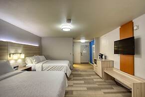 Holiday Inn Express Hotel & Suites Milwaukee Airport by IHG