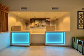 Holiday Inn Express Hotel & Suites Milwaukee Airport by IHG