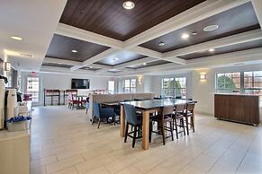 Holiday Inn Express Hotel & Suites Milwaukee Airport by IHG