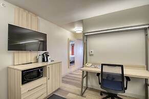 Holiday Inn Express Hotel & Suites Milwaukee Airport by IHG