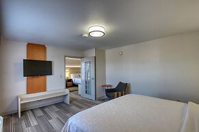 Holiday Inn Express Hotel & Suites Milwaukee Airport by IHG