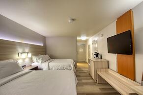 Holiday Inn Express Hotel & Suites Milwaukee Airport by IHG