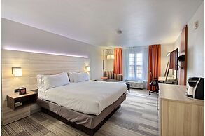 Holiday Inn Express Hotel & Suites Milwaukee Airport by IHG