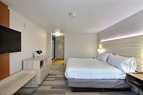 Holiday Inn Express Hotel & Suites Milwaukee Airport by IHG