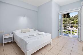 Bella Vista Beach Hotel and Studios