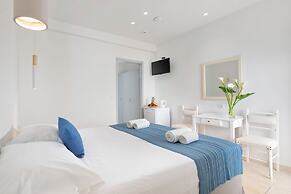 Bella Vista Beach Hotel and Studios