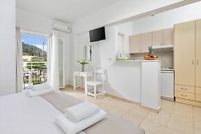 Bella Vista Beach Hotel and Studios