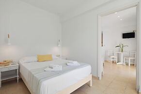 Bella Vista Beach Hotel and Studios