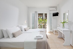 Bella Vista Beach Hotel and Studios
