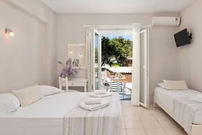 Bella Vista Beach Hotel and Studios