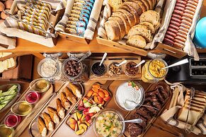 Bella Vista Beach Hotel and Studios