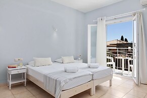 Bella Vista Beach Hotel and Studios