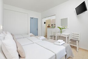 Bella Vista Beach Hotel and Studios