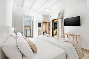 Bella Vista Beach Hotel and Studios